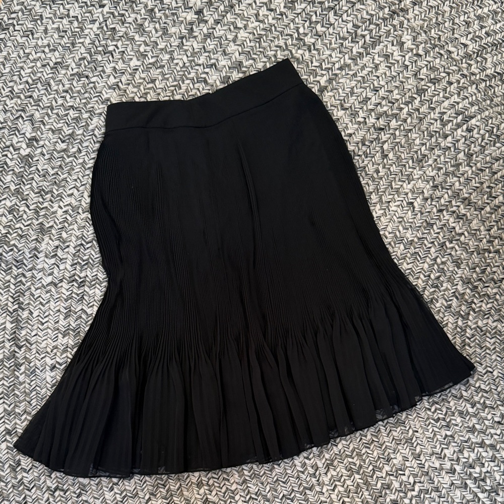 St John Designer pleated structured black skirt silk
